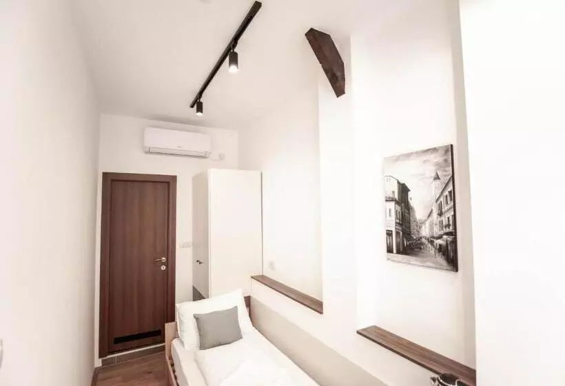 تختخواب و صبحانه City House Central