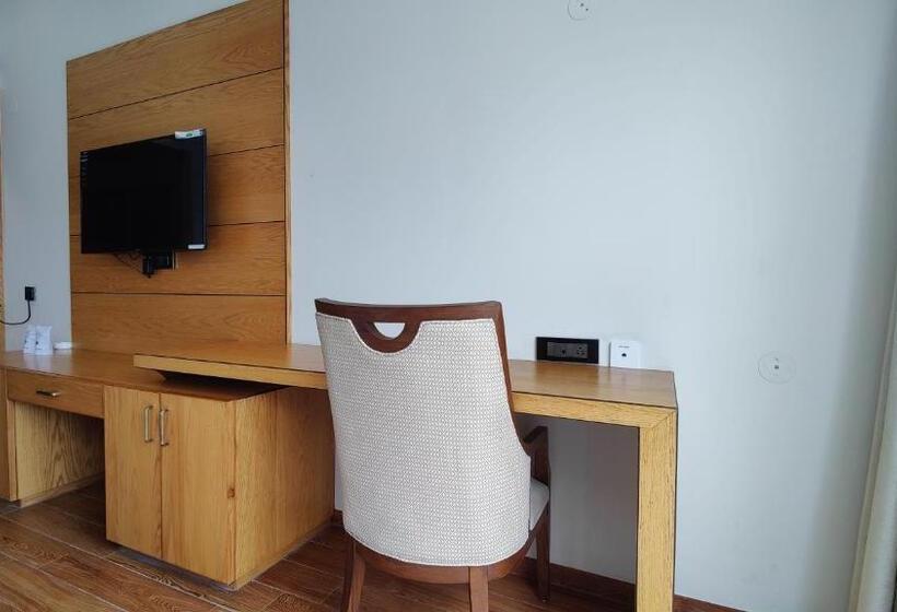 فندق Kaithal Resort   Kasauli