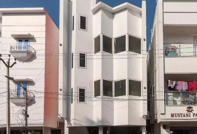 ホテル Oyo Flagship 81223 Kanish Residency