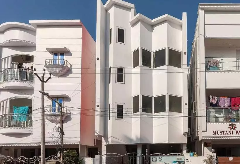 ホテル Oyo Flagship 81223 Kanish Residency
