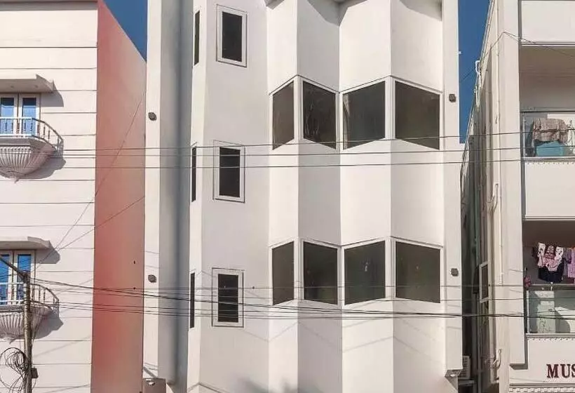 ホテル Oyo Flagship 81223 Kanish Residency
