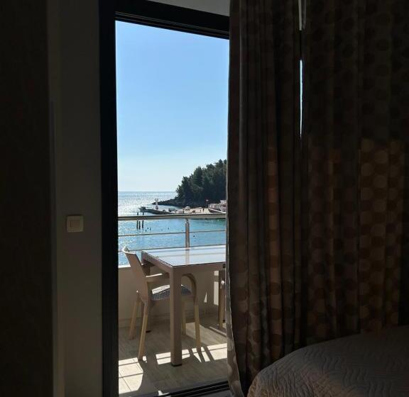 پانسیون Endless Blue Himara