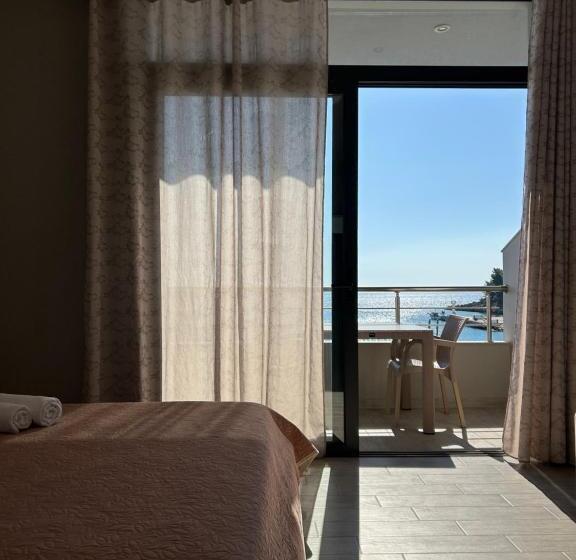 پانسیون Endless Blue Himara