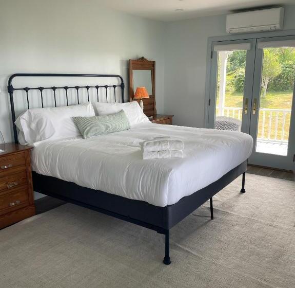 בית מלון כפרי Atlantic Inn