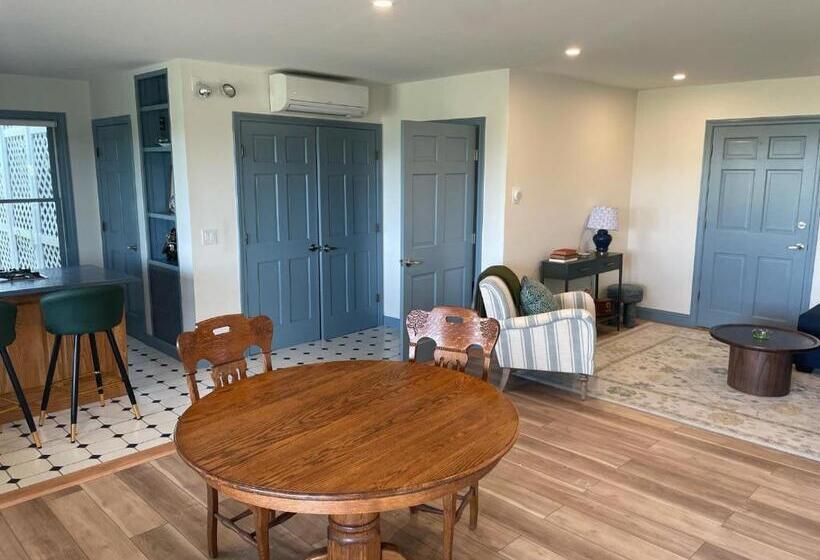 בית מלון כפרי Atlantic Inn