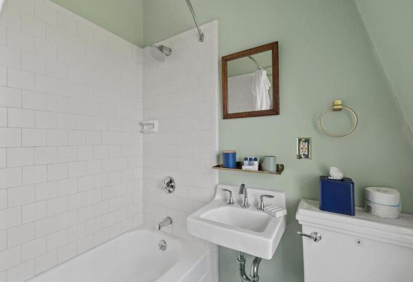 בית מלון כפרי Atlantic Inn