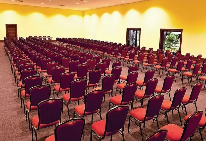 Hotelli Dom Pedro Laguna Beach Resort & Golf