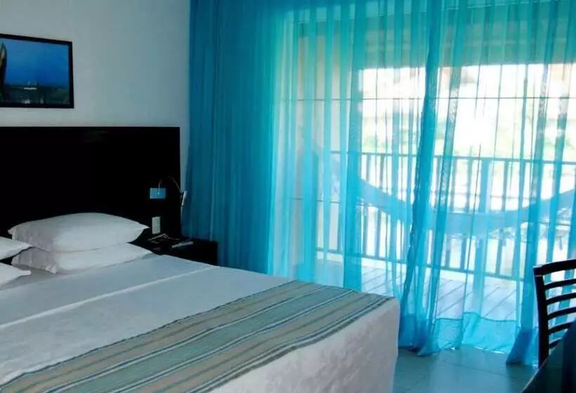 Hotelli Dom Pedro Laguna Beach Resort & Golf