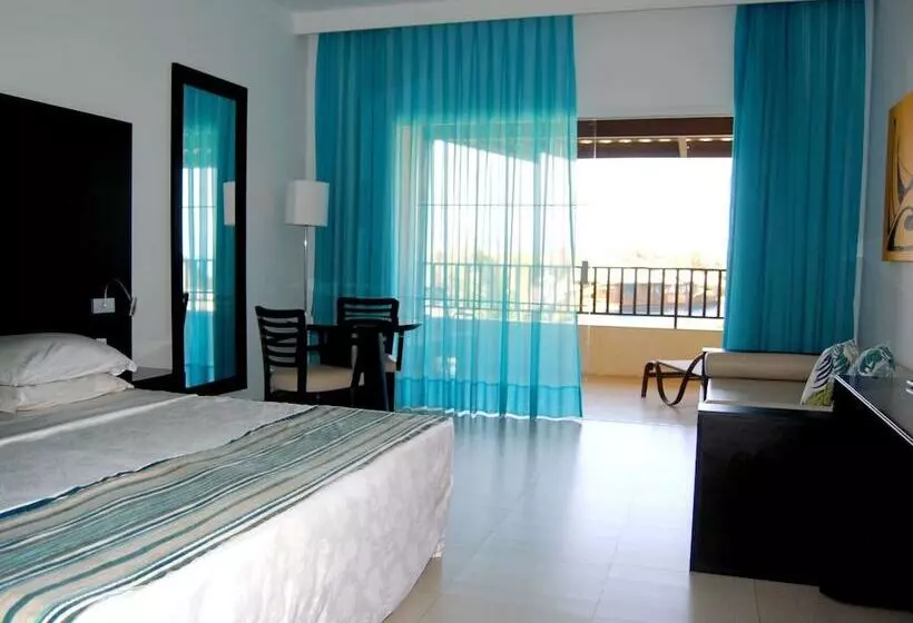 Hotelli Dom Pedro Laguna Beach Resort & Golf