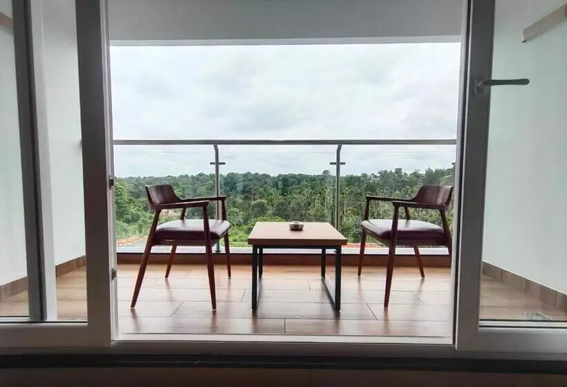 ホテル Saffron Wayanad