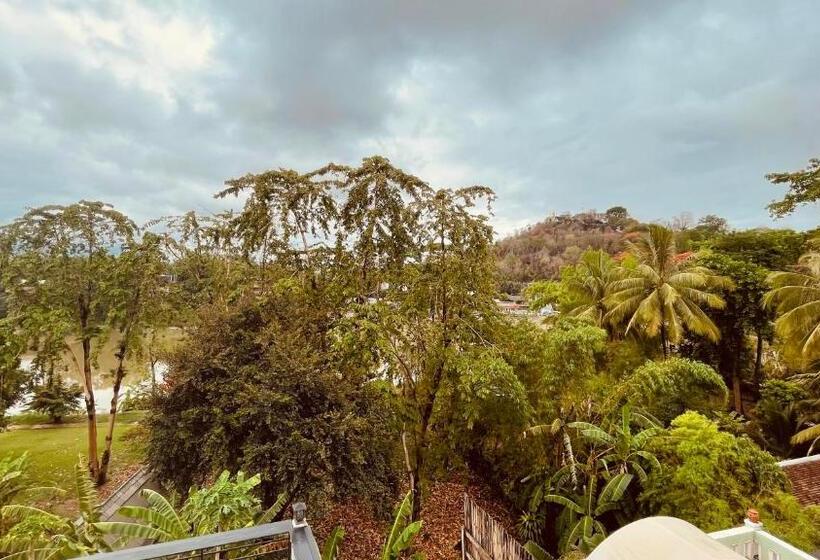 Meet Sunset Hostel Luangprabang