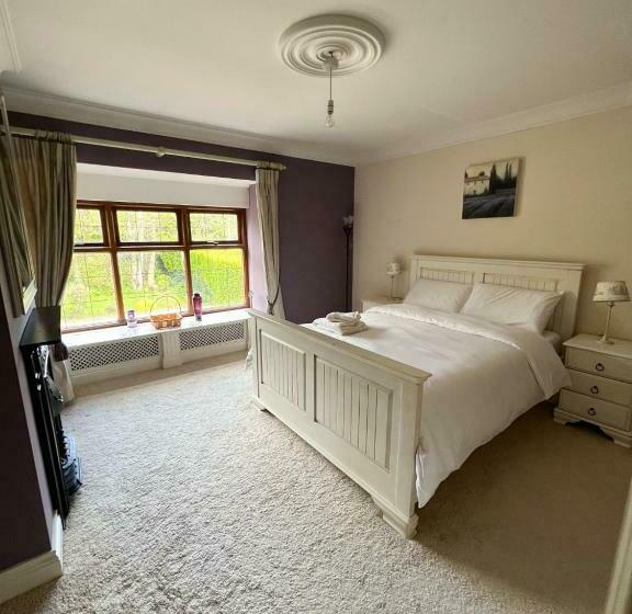 פנסיון Taylors Hill Luxury Guest House