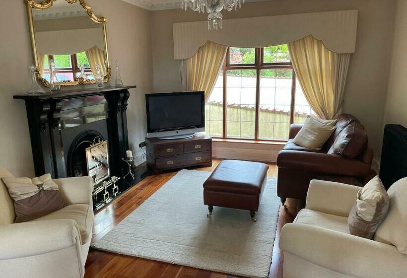 פנסיון Taylors Hill Luxury Guest House