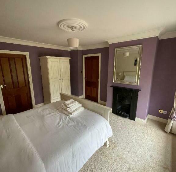 פנסיון Taylors Hill Luxury Guest House