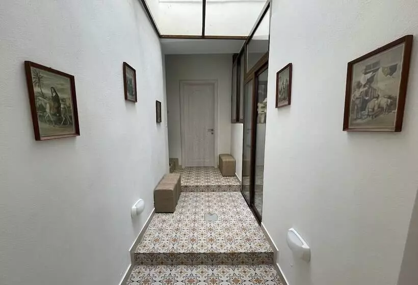 تختخواب و صبحانه Alina Boutique Living