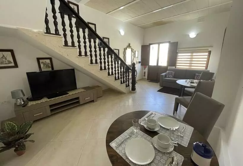 تختخواب و صبحانه Alina Boutique Living