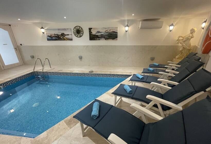 تختخواب و صبحانه Alina Boutique Living