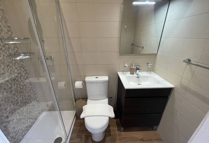 تختخواب و صبحانه Alina Boutique Living