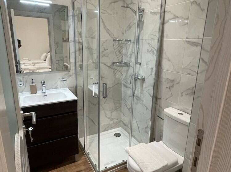 تختخواب و صبحانه Alina Boutique Living