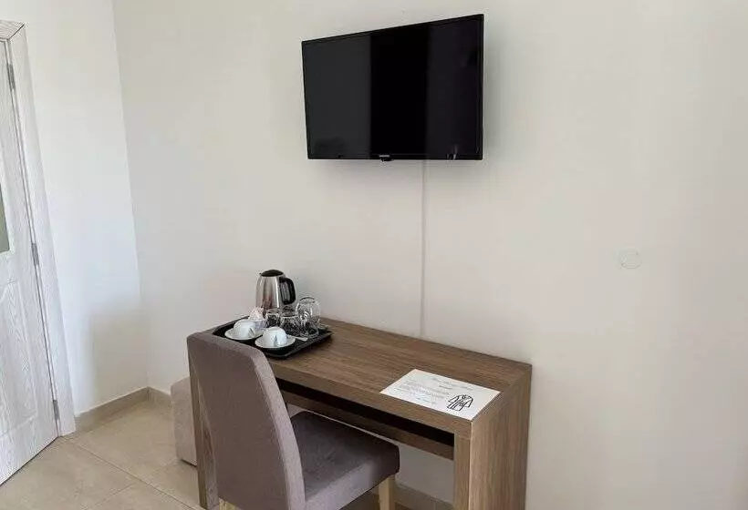 تختخواب و صبحانه Alina Boutique Living