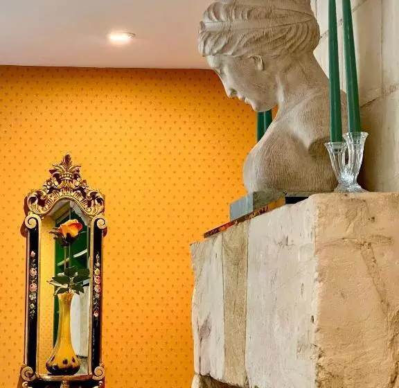 Aamiaismajoitus (B&B) Le Logis Plantagenêt