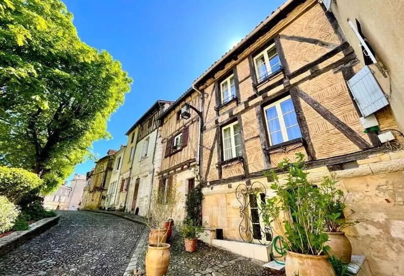 Aamiaismajoitus (B&B) Le Logis Plantagenêt