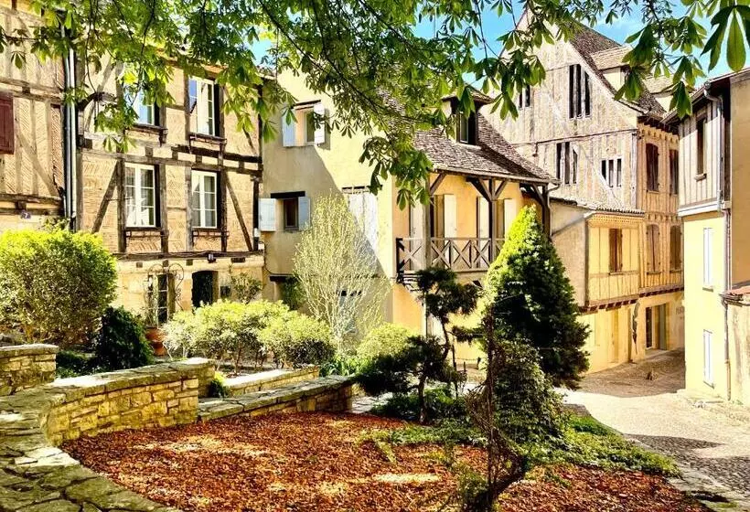 Aamiaismajoitus (B&B) Le Logis Plantagenêt