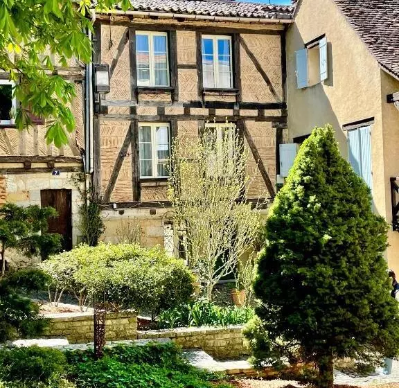 Aamiaismajoitus (B&B) Le Logis Plantagenêt