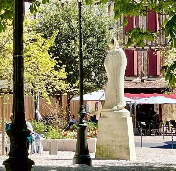 Aamiaismajoitus (B&B) Le Logis Plantagenêt