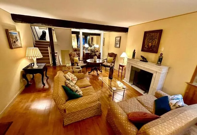 Aamiaismajoitus (B&B) Le Logis Plantagenêt