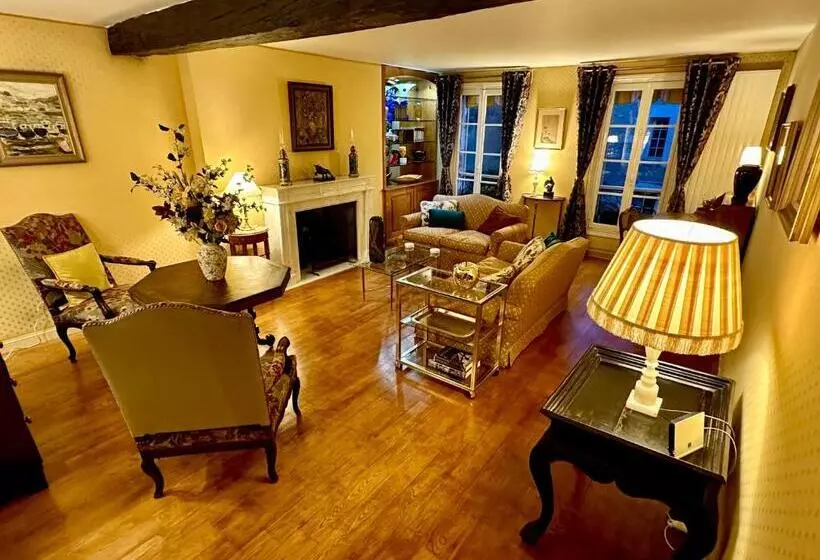 Aamiaismajoitus (B&B) Le Logis Plantagenêt