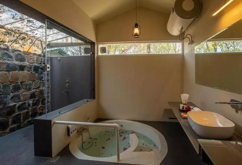 Hotelli The Riverwood Forest Retreat  Kanha