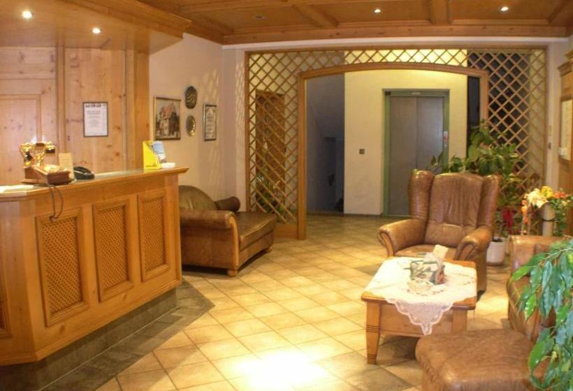 Hotelli Goldener Hirsch