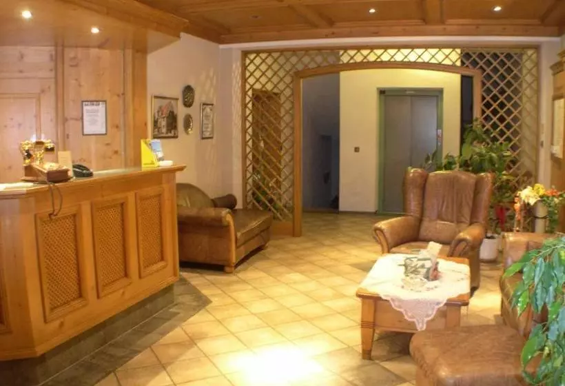 Hotelli Goldener Hirsch