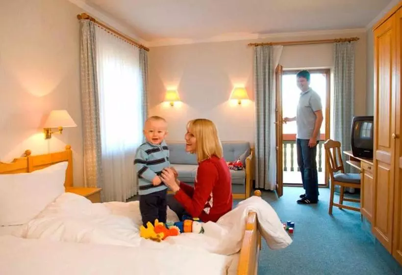 Hotelli Goldener Hirsch