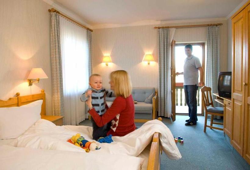 Hotelli Goldener Hirsch