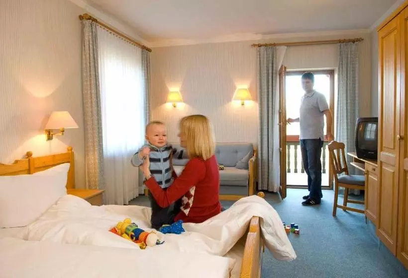 Hotelli Goldener Hirsch