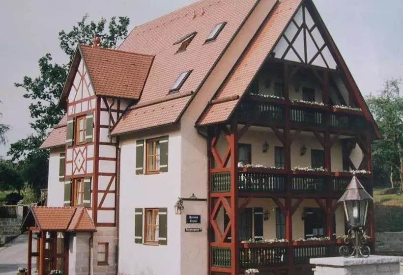 Hotelli Goldener Hirsch