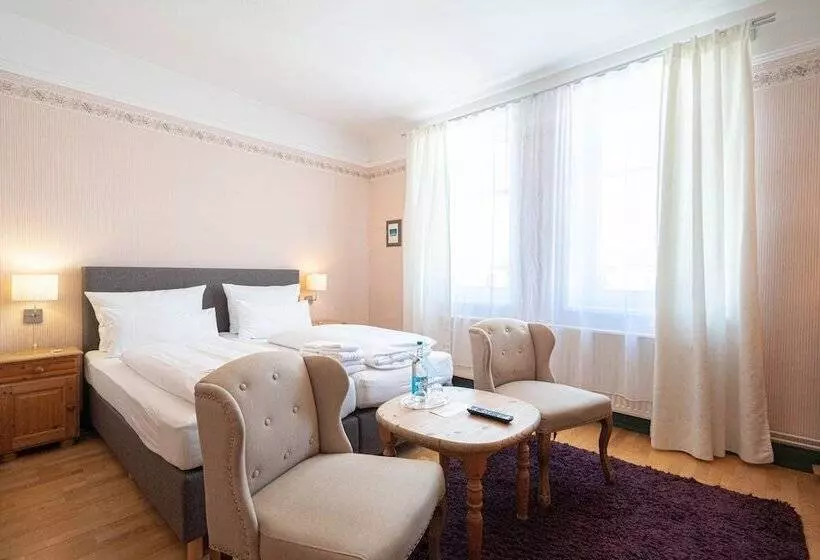 Hotelli Logierhaus Am Denkmal