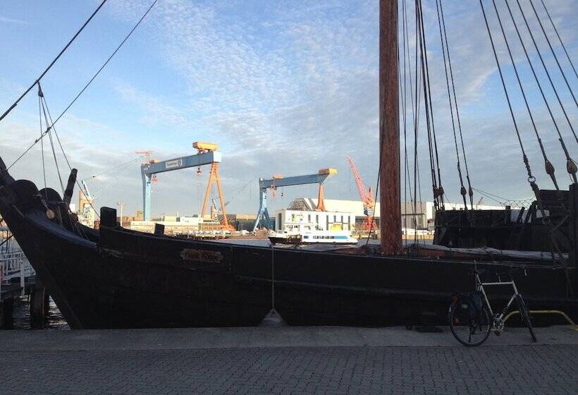 בית מלון כפרי Luxx City Apartments