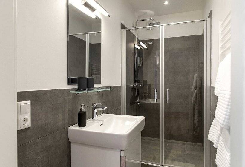 בית מלון כפרי Luxx City Apartments