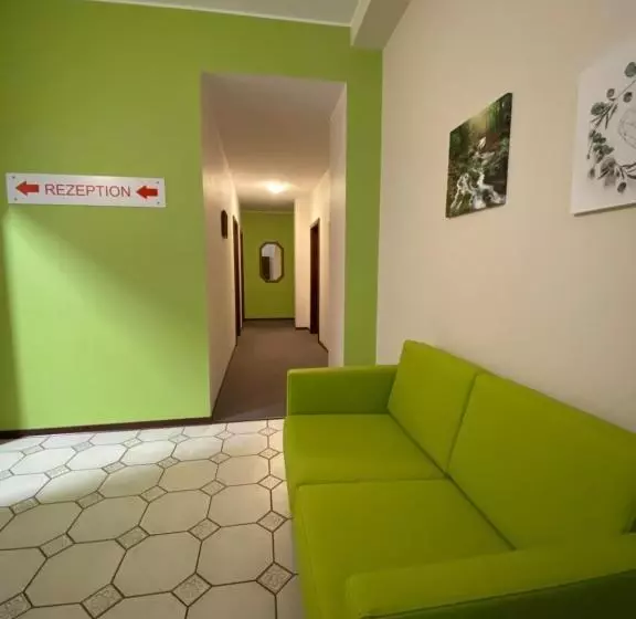 ホテル Schütz