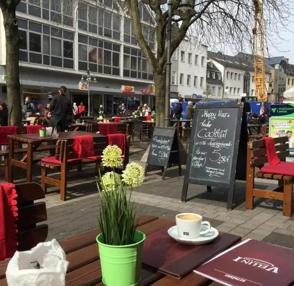 ホテル Six! Eat Work Sleep