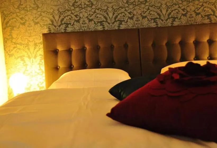 ホテル Six! Eat Work Sleep