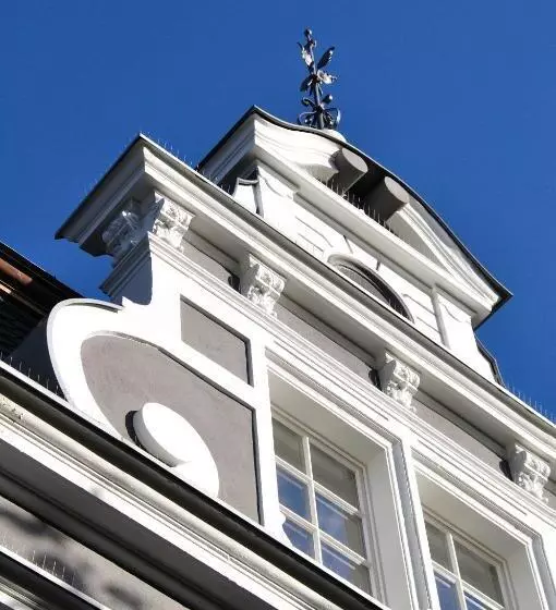 ホテル Six! Eat Work Sleep