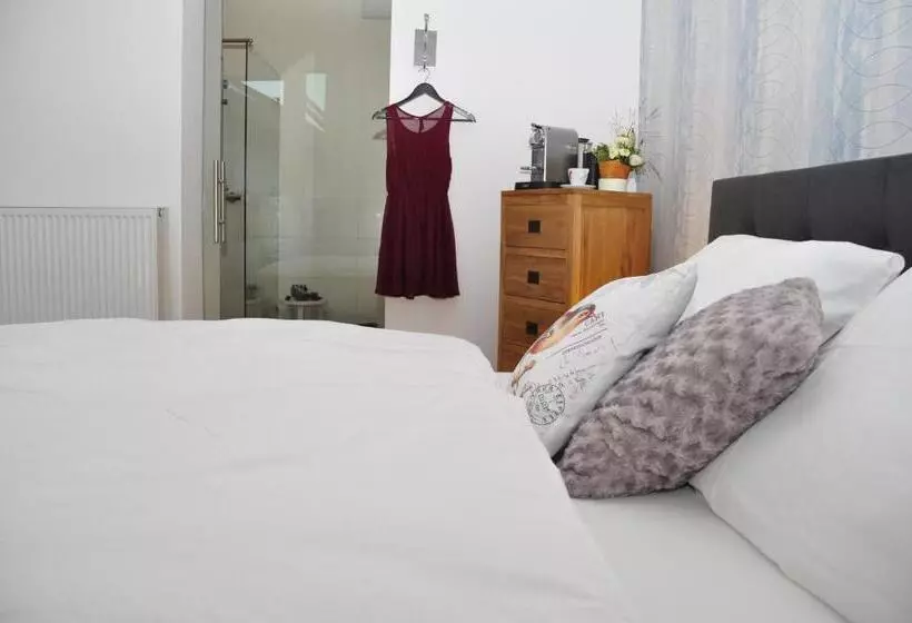 ホテル Six! Eat Work Sleep