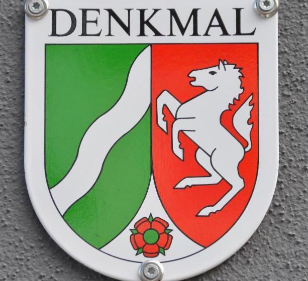 בית מלון כפרי Six! Eat Work Sleep