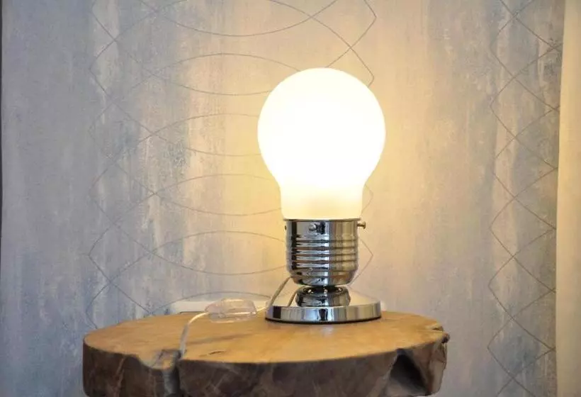 ホテル Six! Eat Work Sleep