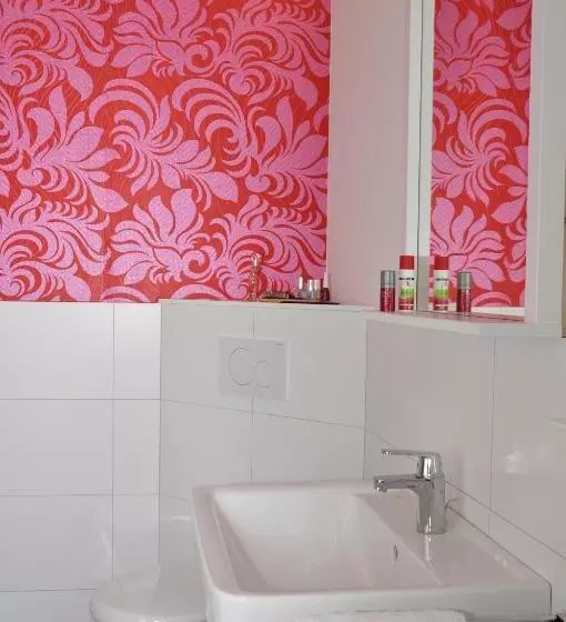 ホテル Six! Eat Work Sleep