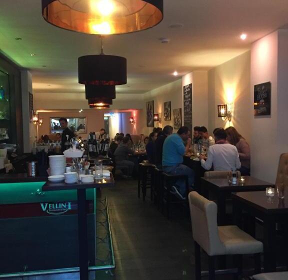 בית מלון כפרי Six! Eat Work Sleep